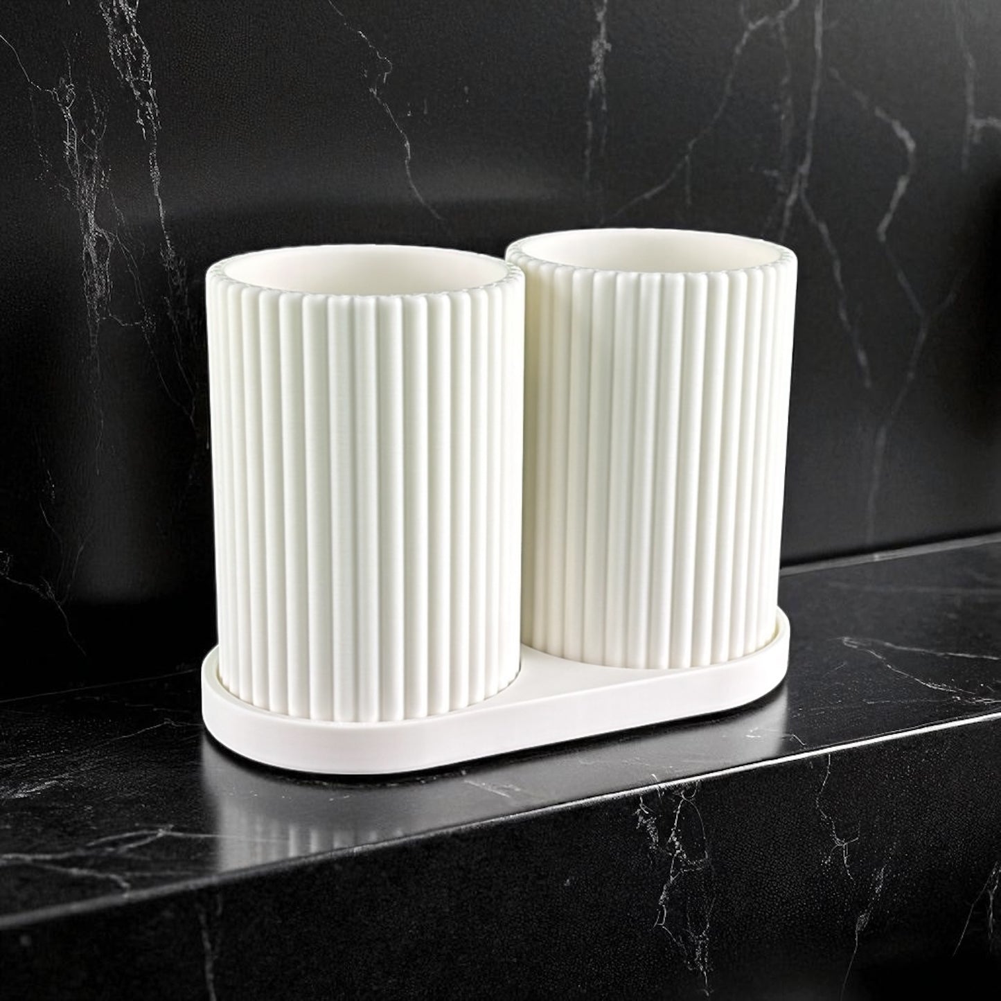 Tandborsthållare Duo – Räfflad Design med Bricka
