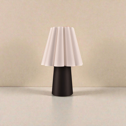 Aira – Tidlös bordslampa med mjuk och varm ljusspridning