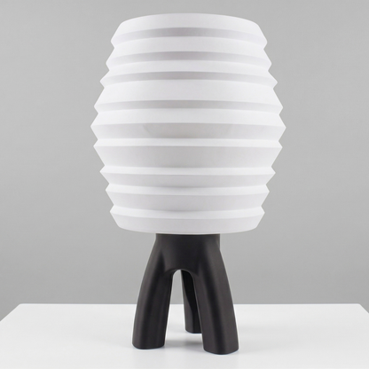 Calyx – Stämningsfull bordslampa med räfflad skärm