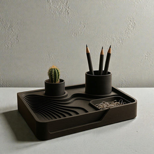 Strata – Skulptural skrivbordsdetalj i minimalistisk design